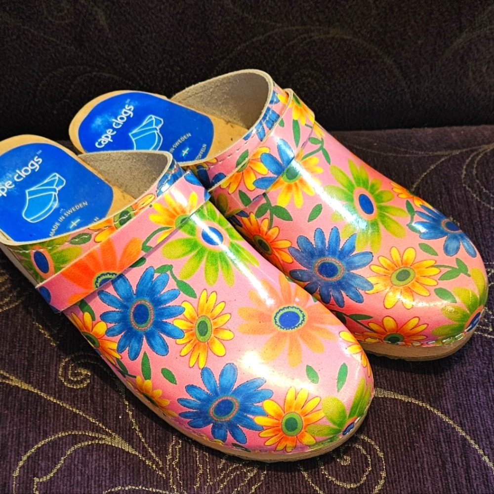 Cape Clogs from Sweden size 41 10M Pink Floral Patient Leather uppers/wood soles